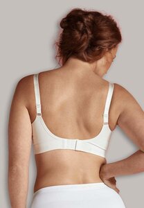 Carriwell Women Seamless Breastfeeding Bra, Flexible Maternity Bra, Wide  Elastic Chest Band for Better Support, Strapless, with Bra  ExtensionWhiteSmall, CW 2513, S Buy, Best Price in Russia, Moscow, Saint  Petersburg